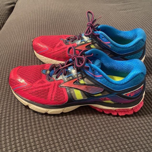 Brooks running shoes - size 10.5 - Picture 2 of 6
